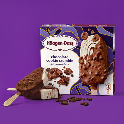 BAR Chocolate Cookie Crumble Bar We take sweet cream ice cream with a touch of Madagascar vanilla, swirl in gooey chocolate fudge sauce, and dip it in milk chocolate with cookie crunch pieces. You'll be happy with the way this cookie crumbles. That’s Däzs™!